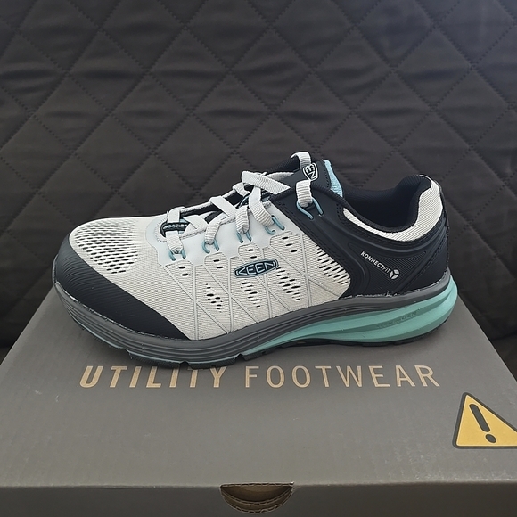 Keen Women's Vista Energy Carbon Fiber Toe Utility Shoe in Black, White, Blue 8 - Picture 3 of 6